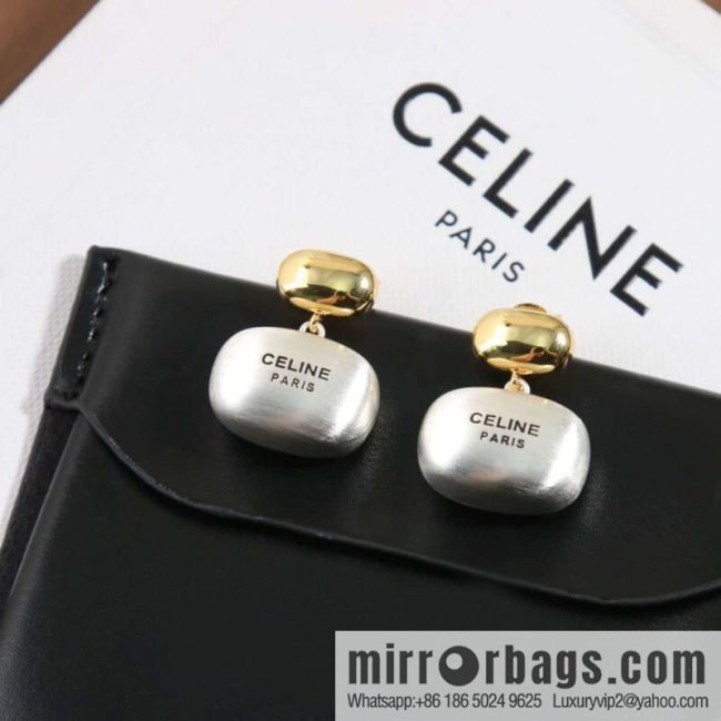 ☀️New ☑️ Celine brushed stud earrings