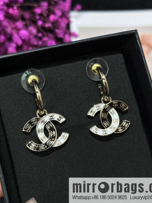 ❗️New ❗️☀️ new ☑️ chanel c2 double c black and white oil stud earrings ☀️
