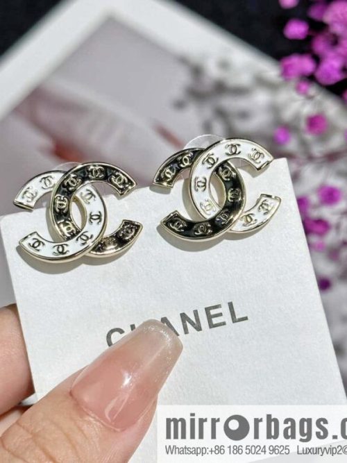 ❗️New ❗️☀️ New ☑️ Chanel c1 double c black and white stud earrings ☀️