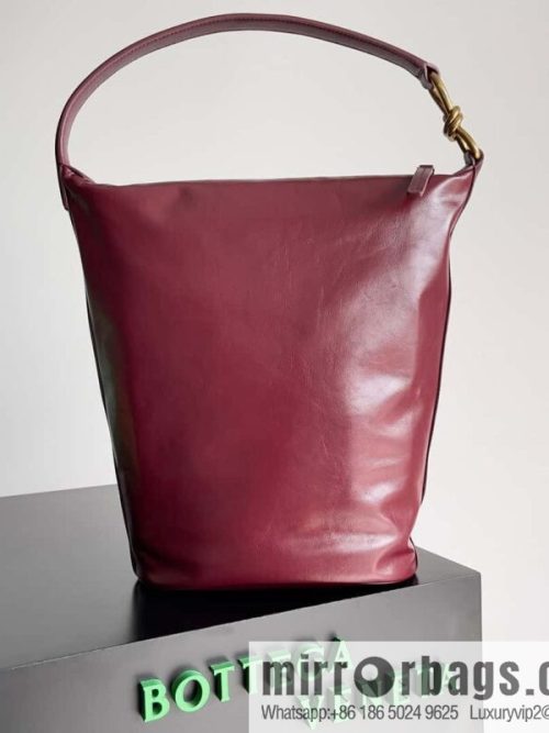 Bv new Hobo knot shoulder backpack model number; 730965 knot, Bordeaux red
