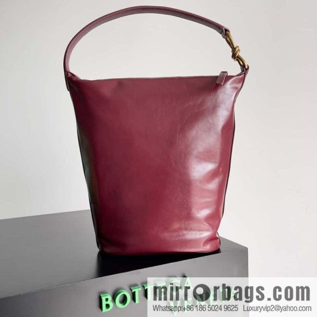 Bv new Hobo knot shoulder backpack model number; 730965 knot, Bordeaux red