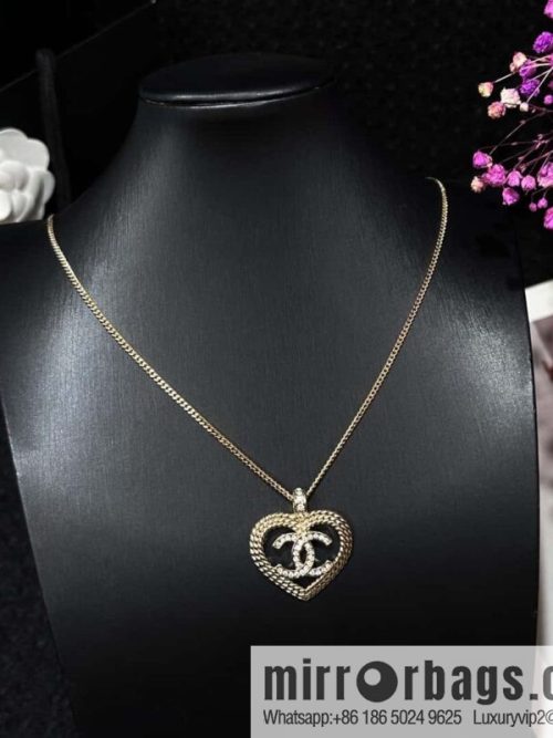 ❗️New ❗️☀️ new ☑️ Chanel double c love ❤️ peach heart necklace ☀️