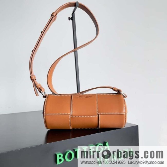 BV Fa Cai bucket, small cylinder bag, Coke bag, model number: 741561.