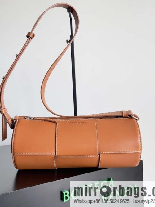 BV\'s new spring and summer product \"Arco\" drum bag Coke bag, model: 741562