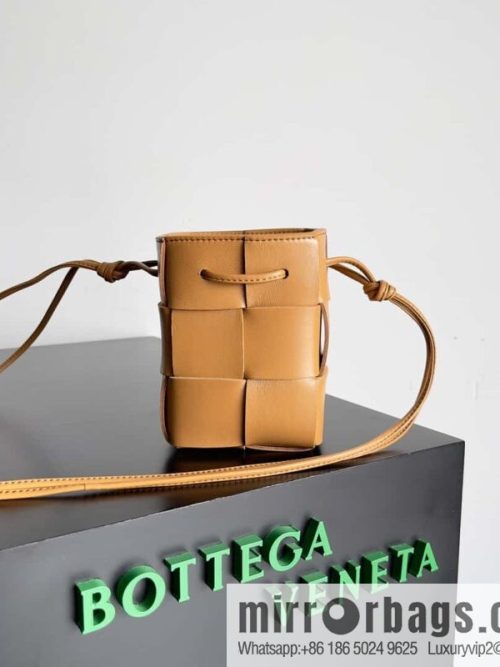 Bottega Veneta CASSETTE 14CM woven bucket bag 680217 light brown