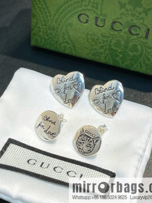 ☀New Gucci Gucci peach heart cat stud earrings