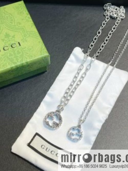 New Gucci Gucci interlocking double G necklace