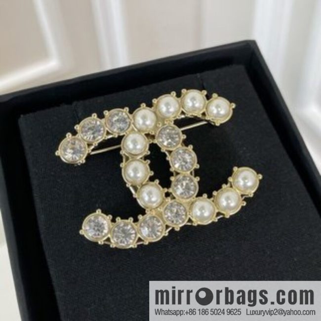 New ☑️ Chanel double c pearl brooch