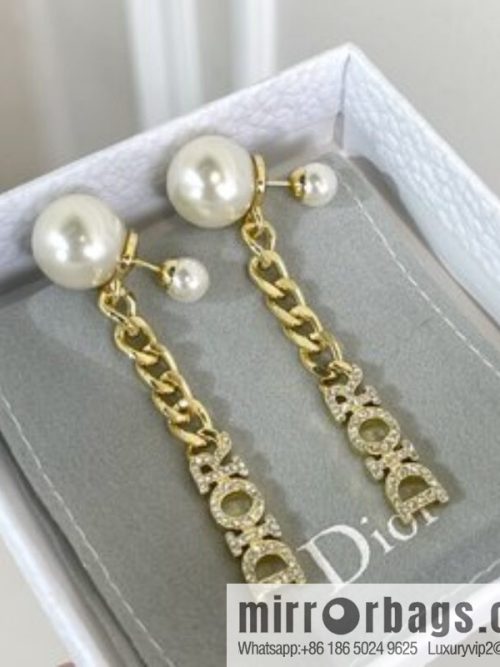 New ☑️ DIOR Dior full diamond letter size pearl stud earrings