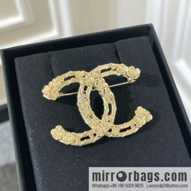 New ☑️ Chanel double c brooch