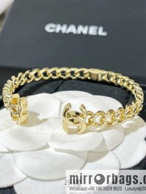 New ☑️ CHANEL Chanel Double C Glossy Opening Bracelet
