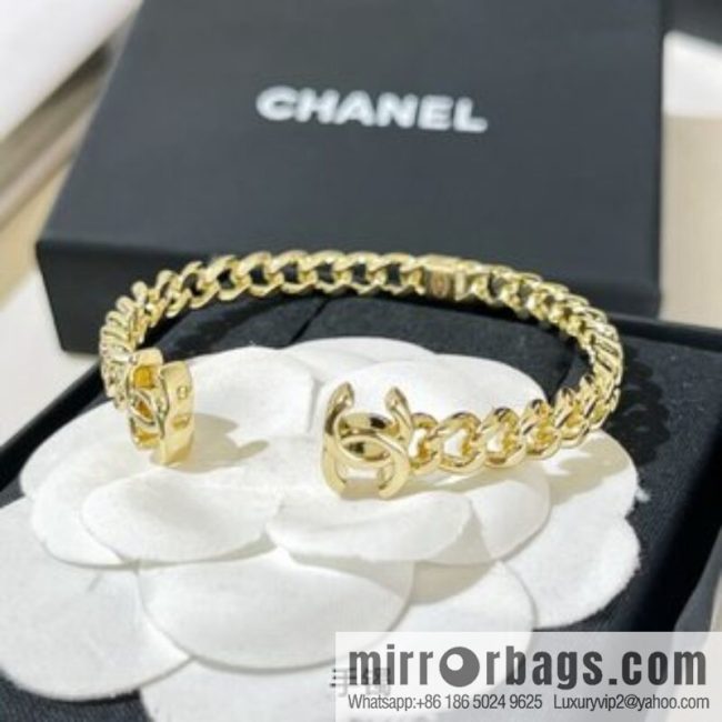 New ☑️ CHANEL Chanel Double C Glossy Opening Bracelet