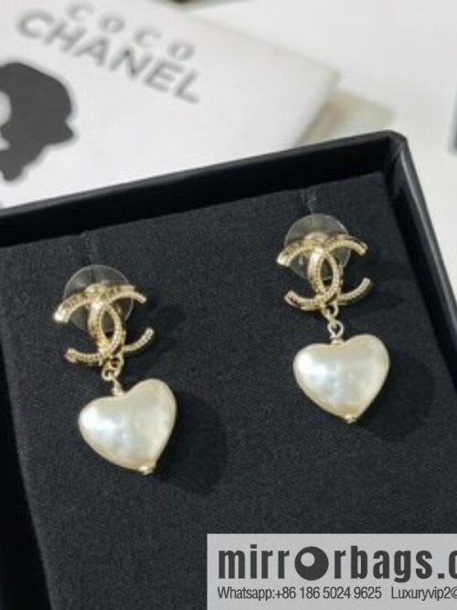 New ☑️ CHANEL Chanel double c peach heart stud earrings