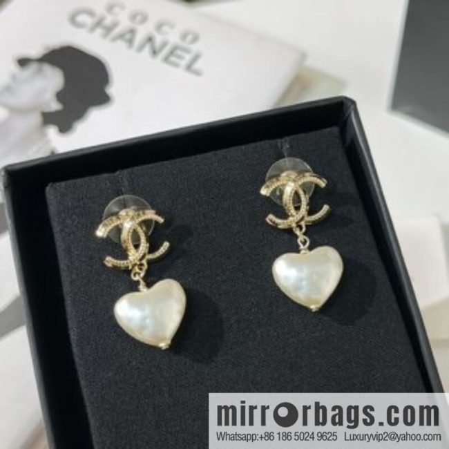 New ☑️ CHANEL Chanel double c peach heart stud earrings
