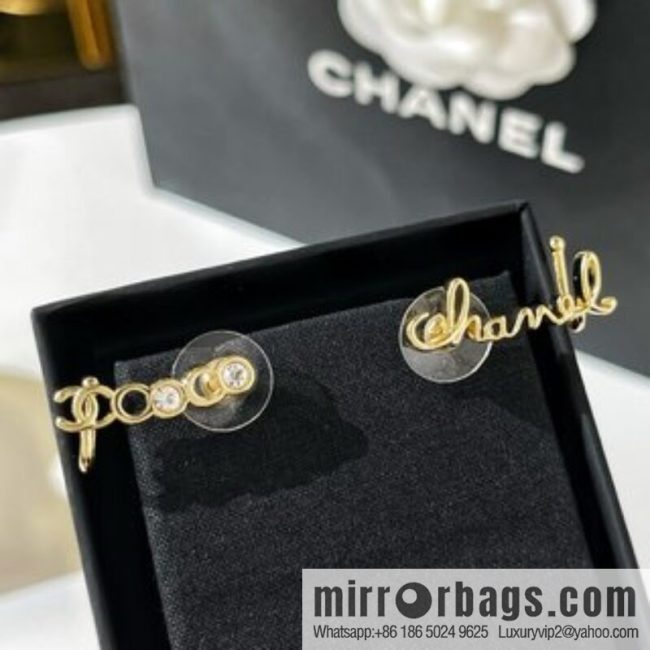 New ☑️ CHANEL Chanel 2022 coco letter asymmetrical stud earrings ear hook