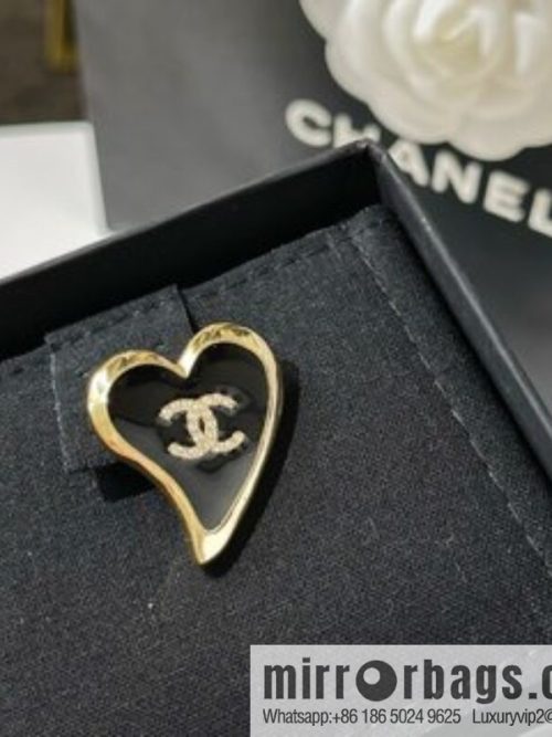 New ☑️ Chanel double c heart of spades brooch