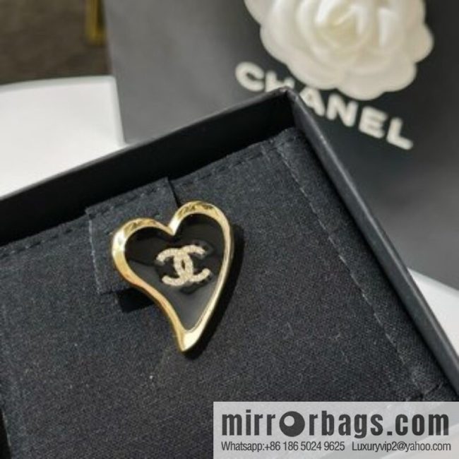 New ☑️ Chanel double c heart of spades brooch