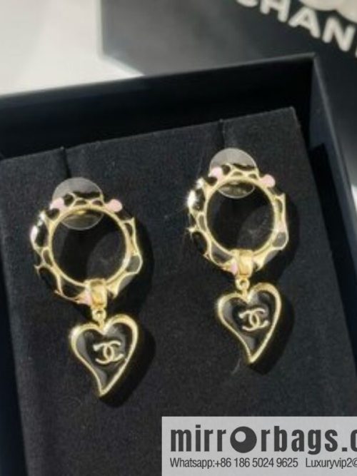 New ☑️ CHANEL Chanel double c peach heart stud earrings