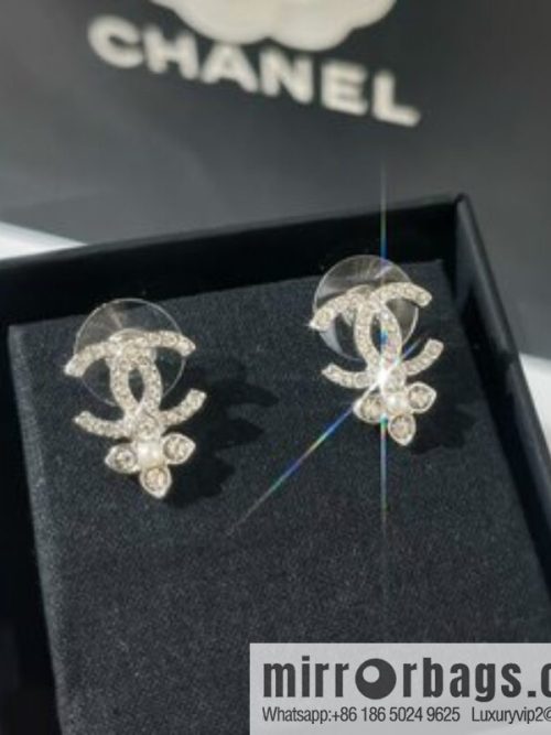 New ☑️ CHANEL Chanel double c four-leaf clover pearl stud earrings