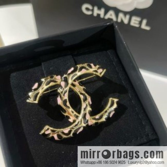 New ☑️ Chanel double c leopard print brooch