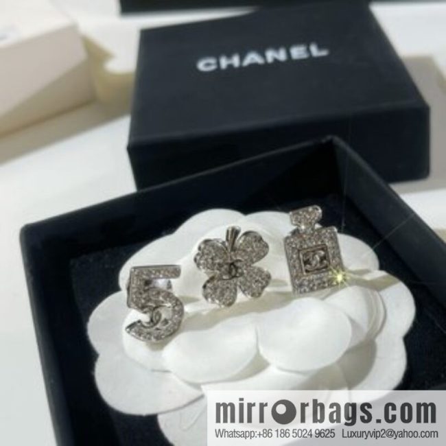 New ☑️ CHANEL Chanel double c 5 words, perfume bottle, four-leaf clover brooch