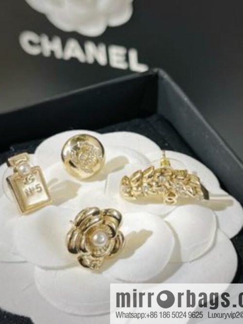 New ☑️ CHANEL Chanel round double c wheat ear perfume bottle camellia stud earrings