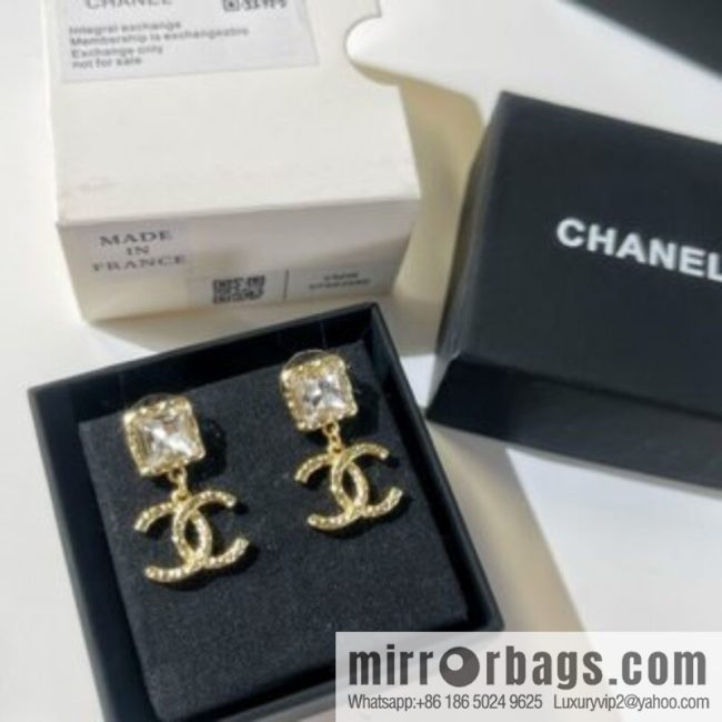 New ☑️ CHANEL Chanel double c square diamond stud earrings