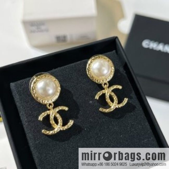 New ☑️ CHANEL Chanel double c pearl stud earrings