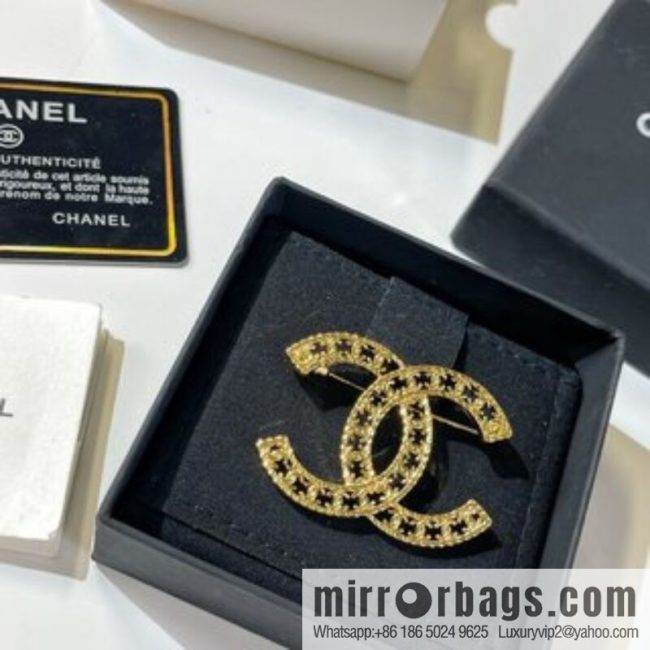 New ☑️ CHANEL Chanel double c cut-out brooch