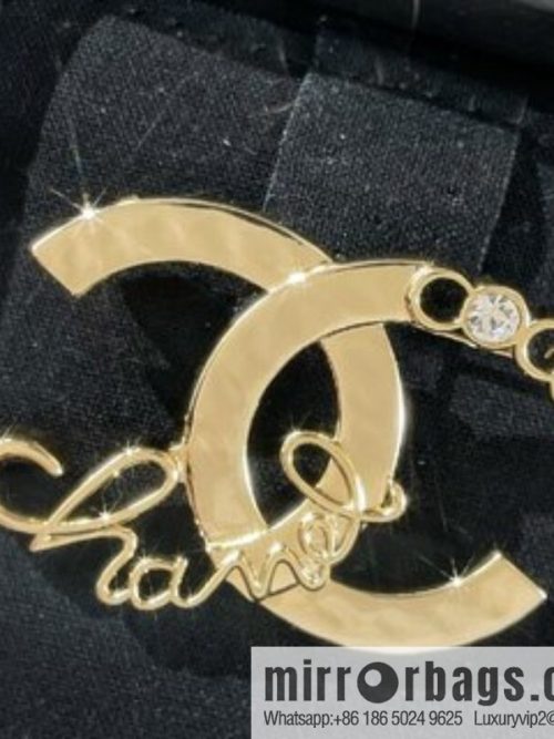 New ☑️ CHANEL Chanel double c letter brooch