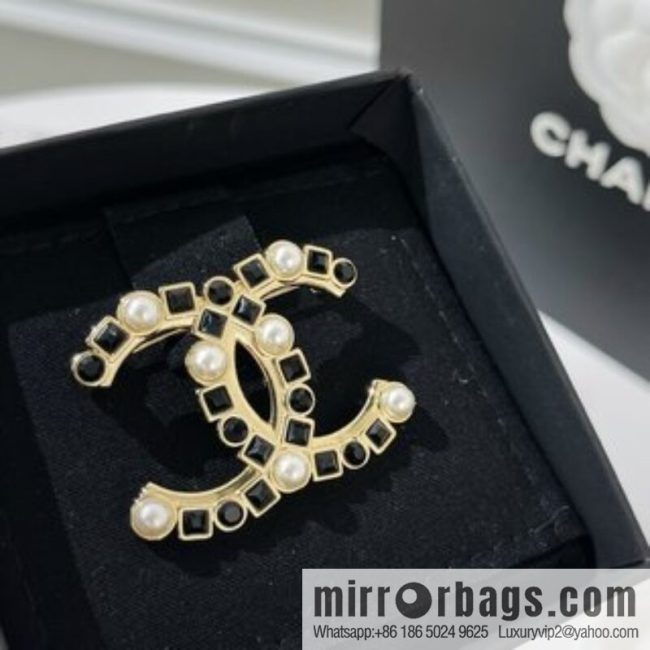 New ☑️ CHANEL Chanel double c black square diamond pearl brooch