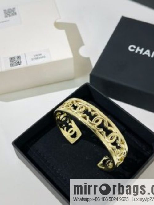 New ☑️ CHANEL Chanel double c cut-out bracelet