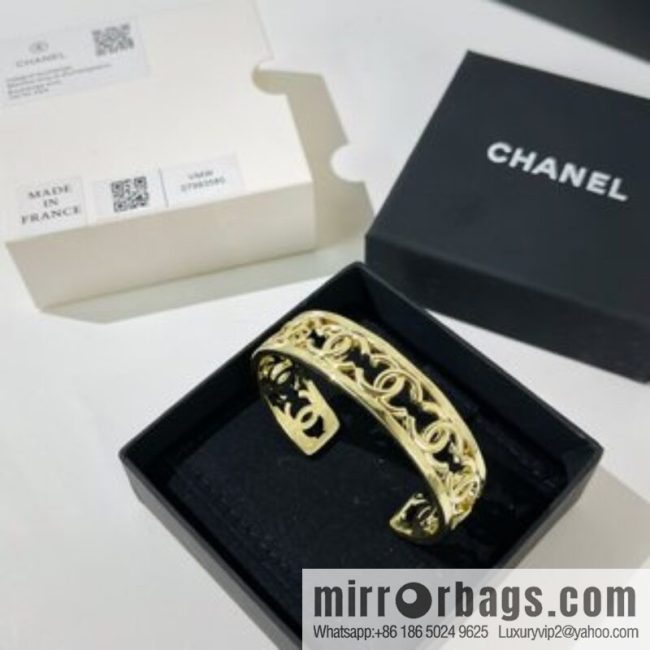 New ☑️ CHANEL Chanel double c cut-out bracelet