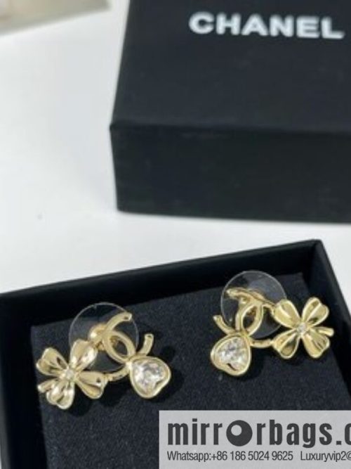 New ☑️ CHANEL Chanel gold double c four-leaf clover love stud earrings