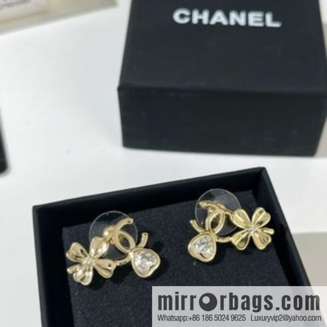 New ☑️ CHANEL Chanel gold double c four-leaf clover love stud earrings