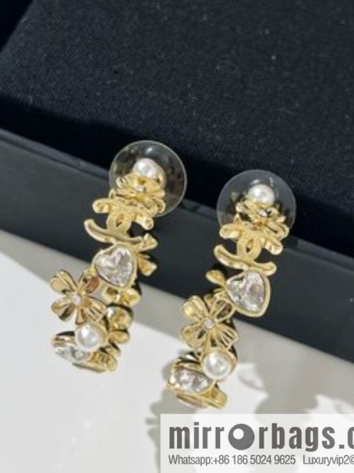 New ☑️ CHANEL Chanel double c four-leaf clover love pearl stud earrings