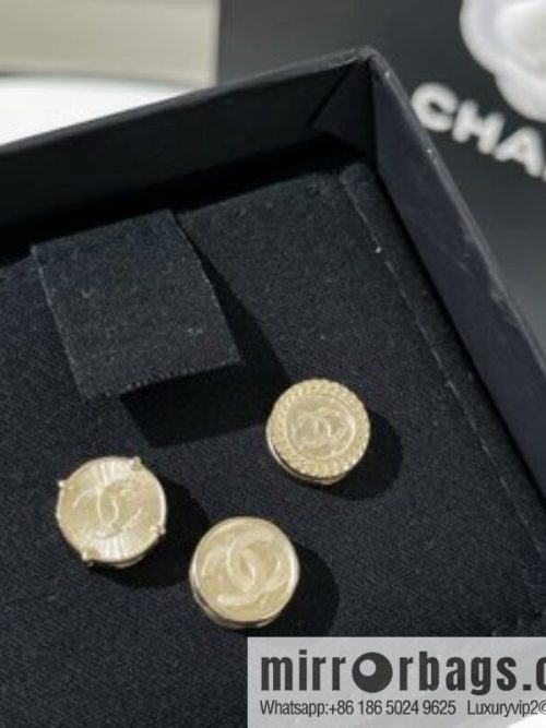 New ☑️ CHANEL Chanel gold double c button hairpin hairpin