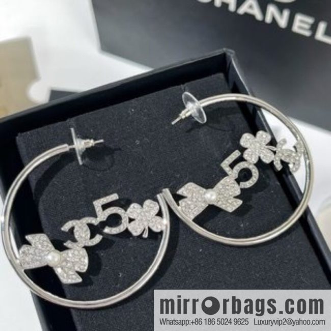New ☑️ CHANEL Chanel double c bow 5 word four leaf clover stud earrings