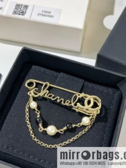 New ☑️ CHANEL Chanel double c fringed pearl pin 🧷 brooch