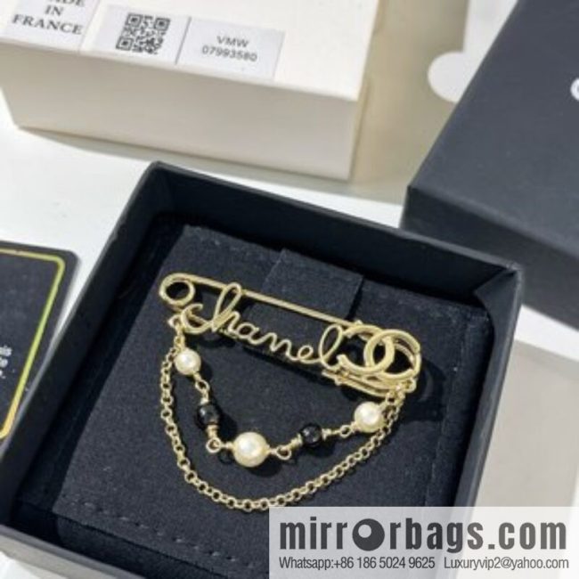 New ☑️ CHANEL Chanel double c fringed pearl pin 🧷 brooch