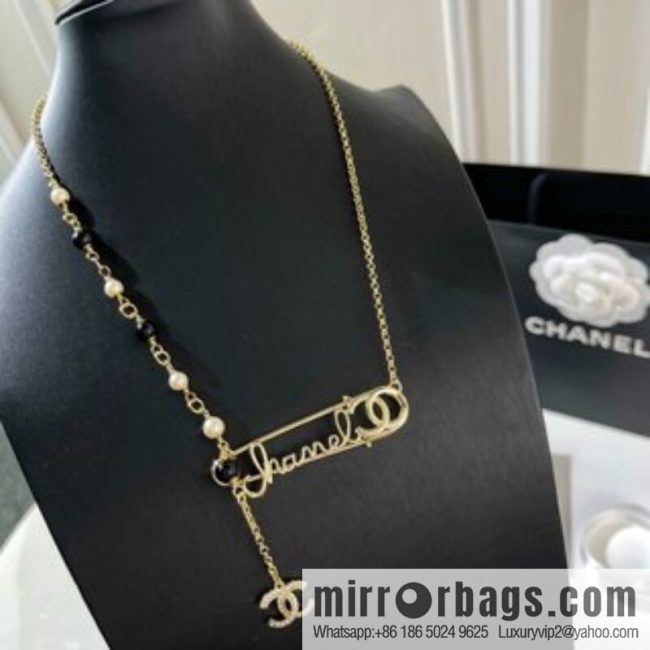 New ☑️ CHANEL Chanel double c fringed pearl pin 🧷 necklace