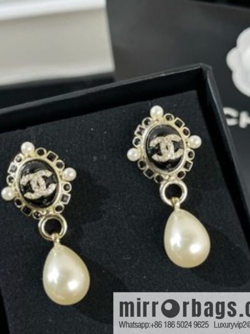 New ☑️ CHANEL Chanel double c pearl stud earrings