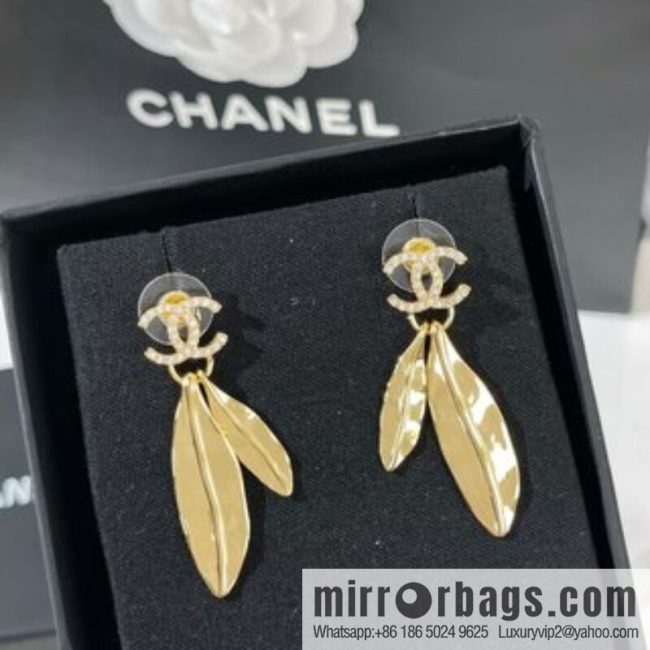 New ☑️ CHANEL Chanel double c gold tree leaf stud earrings