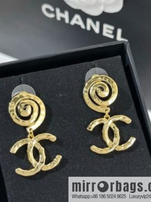New ☑️ CHANEL Chanel gold double c stud earrings