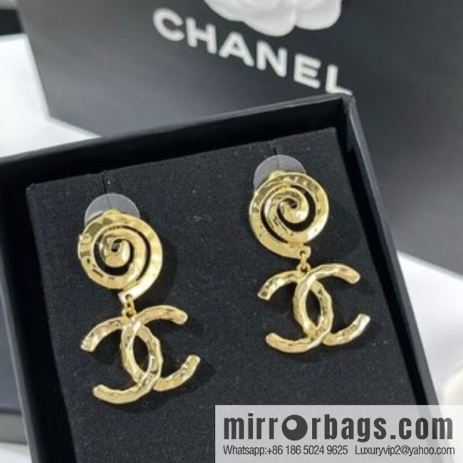 New ☑️ CHANEL Chanel gold double c stud earrings
