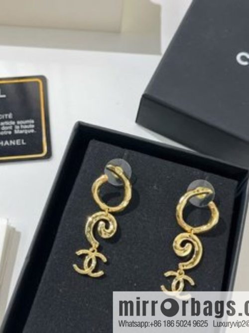 New ☑️ CHANEL Chanel gold double c stud earrings