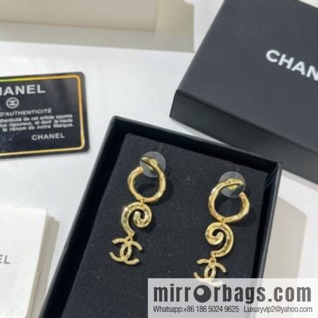 New ☑️ CHANEL Chanel gold double c stud earrings