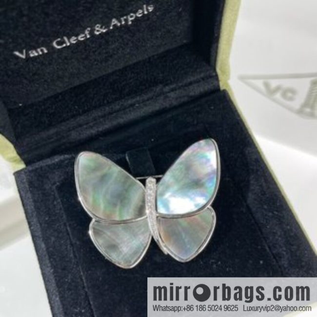Van Cleef & Arpels White shells, grey shells, butterfly brooch - Image 2