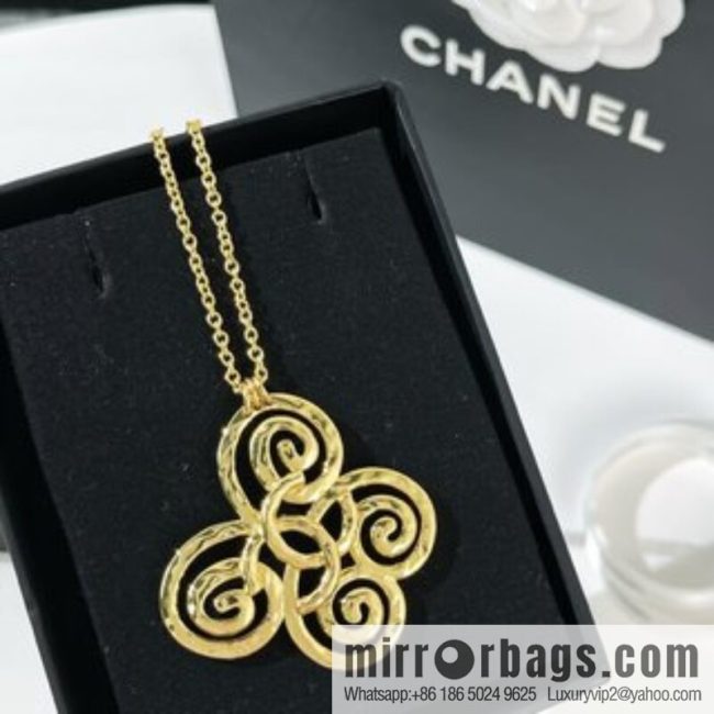 ☑️ Chanel gold brooch necklace - Image 2
