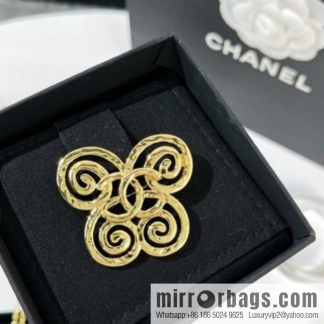 ☑️ Chanel gold brooch necklace - Image 3